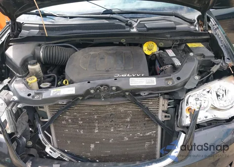 2014 Chrysler Town & Country Touring из США, поврежденный, VIN 2C4RC1BGXER201514